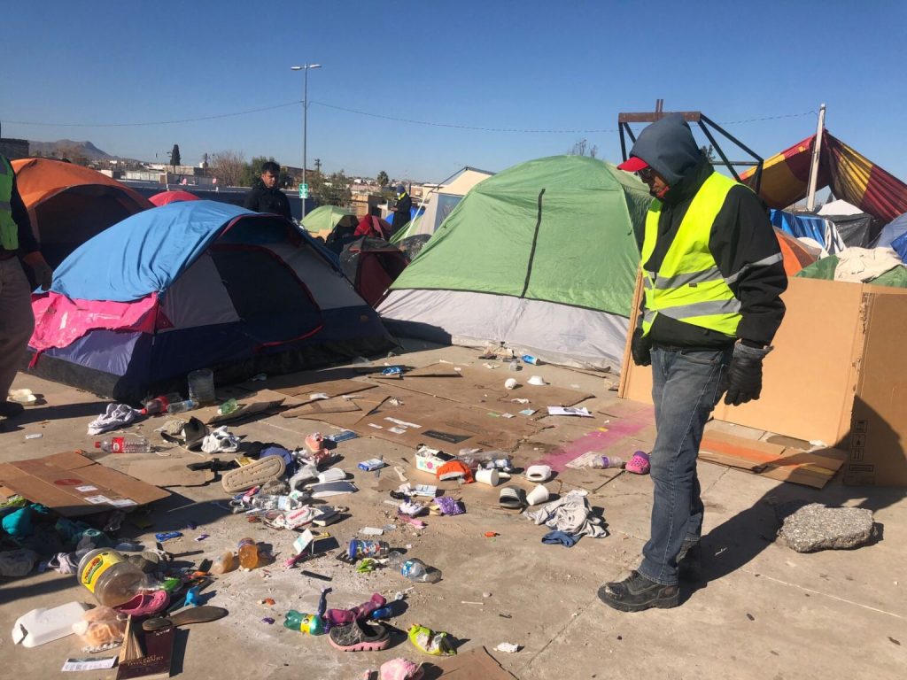Venezolanos comienzan a cruzar hacia Estados Unidos; desmantelan campamentos en Ciudad Juárez thumbnail