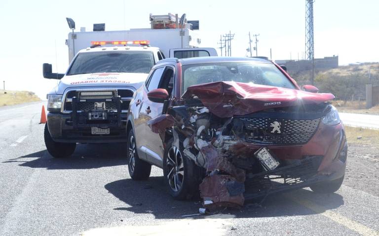 Choque alcance en la carretera Cuauhtémoc-Chihuahua deja una lesionada thumbnail