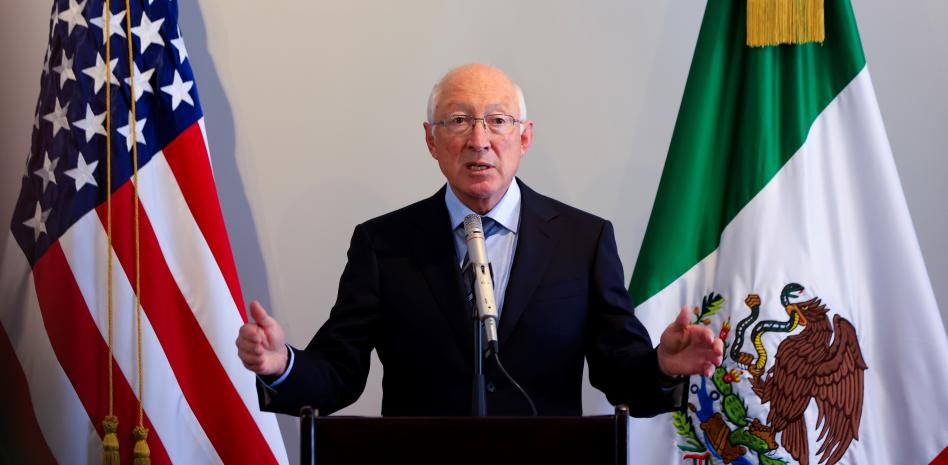 Ken Salazar urge a actuar contra cárteles tras asesinato de estadounidenses en Matamoros thumbnail