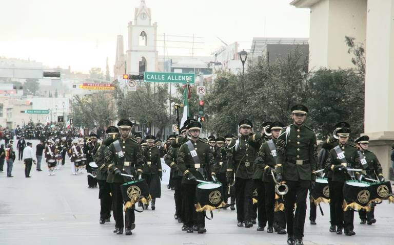 42 Bandas de Guerra y Escoltas de todo el país marchan en el Centro de Chihuahua thumbnail