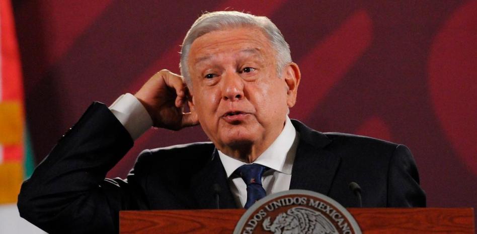 AMLO pide al crimen organizado tomar la iniciativa y abandonar actividades ilícitas thumbnail