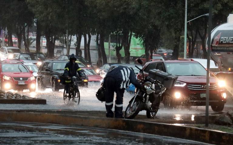 Alerta Purpura por lluvias Hay inundaciones en Tlalne Atizapán y Naucalpan thumbnail