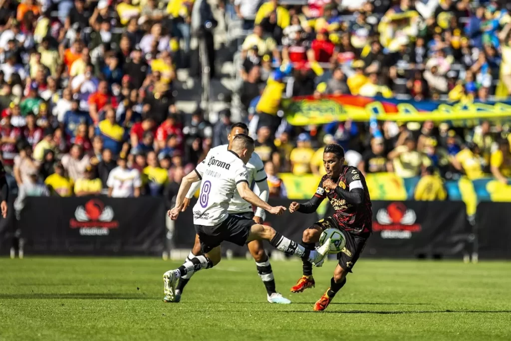 América derrota 2-1 a Xolos en el primer juego de futbol mexicano en el Snapdragon de San Diego thumbnail