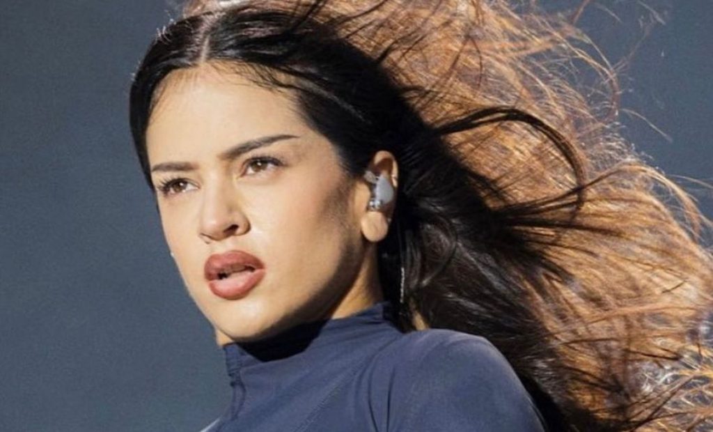 Así iba a ser el vestido de novia de la Rosalía antes de romper con Rauw Alejandro thumbnail