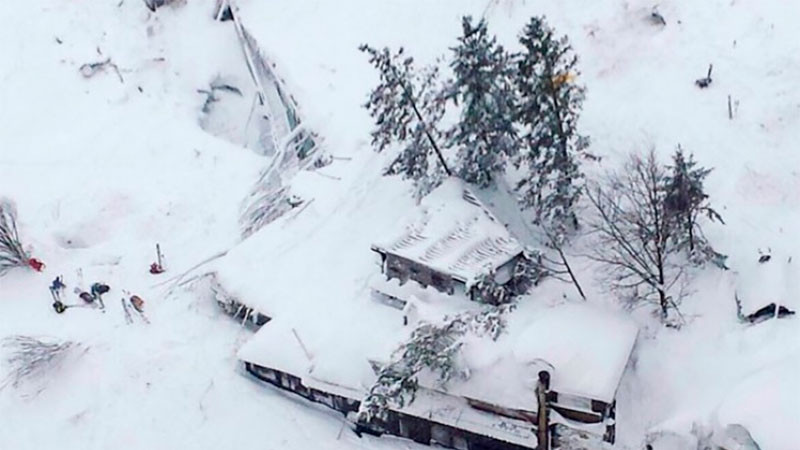 Avalancha en Canadá deja tres muertos y cuatro heridos thumbnail