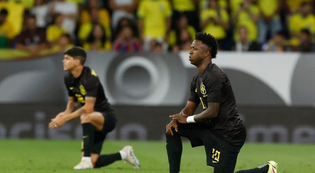 Brasil dejó la ‘verdeamarela’ y se vistió de negro como símbolo contra el racismo thumbnail