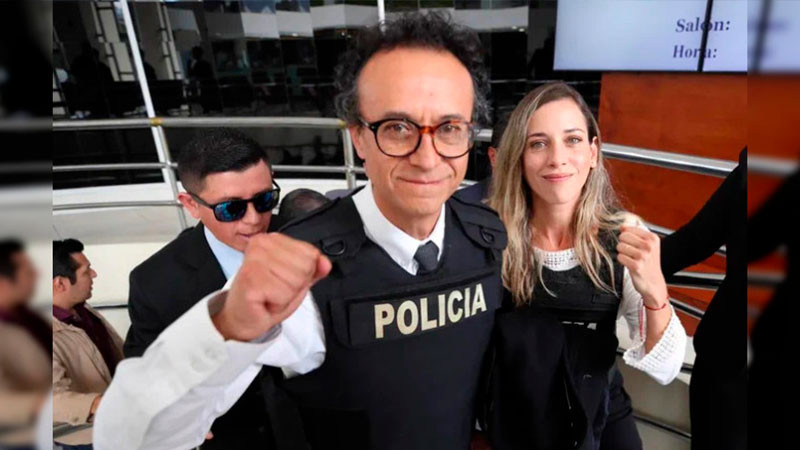 Christian Zurita, candidato presidencial que sustituyó a Fernando Villavicencio, huye de país por seguridad thumbnail