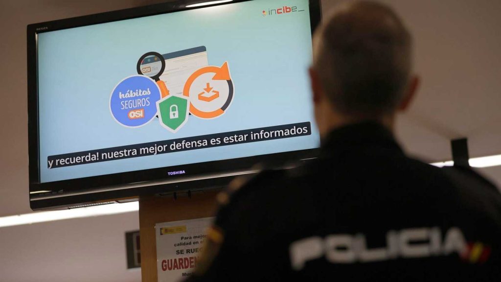 Detenido un joven de 18 años como presunto autor del primer delito en el mundo del metaverso thumbnail
