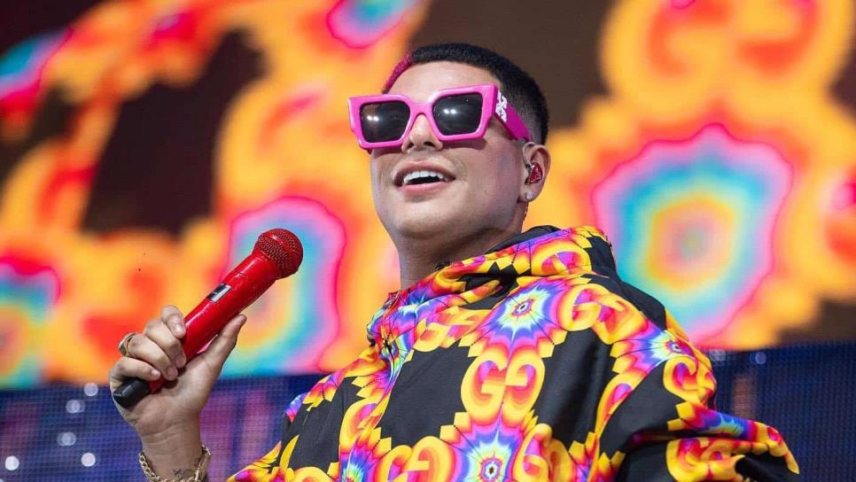 Eduin Caz se hace el chistoso con canción «Señora, Señora» y se lo acaban thumbnail