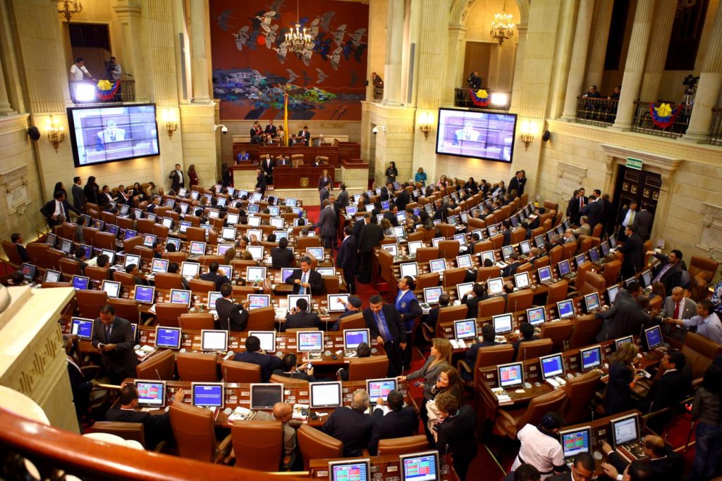 El Congreso estaría evaluando validar las titulaciones de médicos venezolanos, alertó el Colegio Médico Colombiano thumbnail