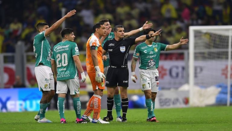 ‘El arbitraje desvirtuó el juego’ Javier Berges, auxiliar de Nicolás Larcamón thumbnail