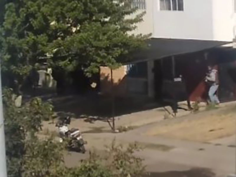 Enfrentamiento entre hombres armados y policías de Tlajomulco, Jalisco thumbnail