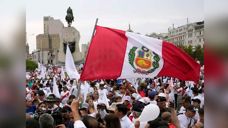 Gran protesta nacional contra presidenta Boluarte convocada en Perú; deja 5 heridos thumbnail