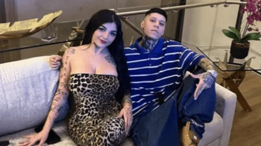 Karely Ruiz responde a rumores de amorío con Santa Fe Klanla Panini está facturando thumbnail