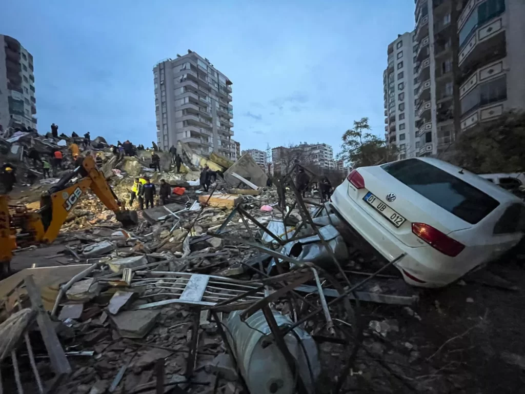 LO ÚLTIMO Cifra de muertes por sismo rebasa las 3.400 thumbnail