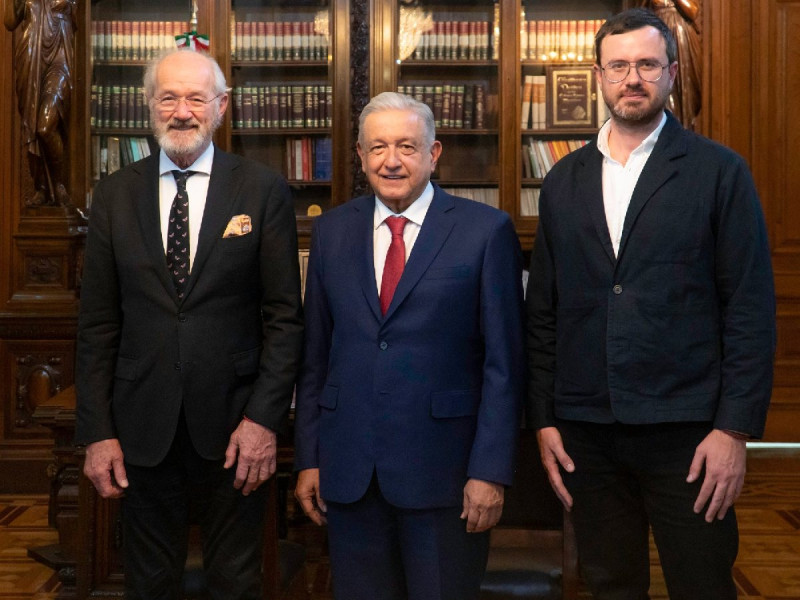 López Obrador se reúne con familiares de Julian Assange; thumbnail
