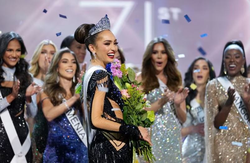 Miss Universe renuncia a su corona como Miss USA quién la sustituirá thumbnail