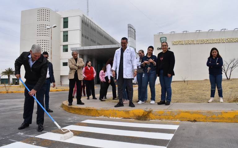 Pintan pasos peatonales en el Hospital Infantil de Especialidades thumbnail