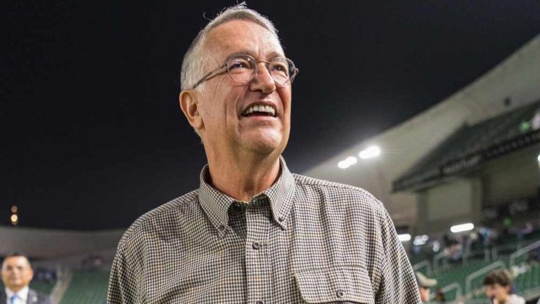 Salinas pliego se lanza contra la afición de liga m ‘público mediocre’ thumbnail