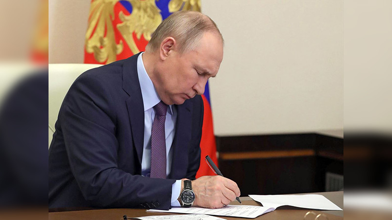 Se firma ley en Rusia que prohíbe el cambio de sexo por vía médica, generando preocupación en la comunidad transexual thumbnail