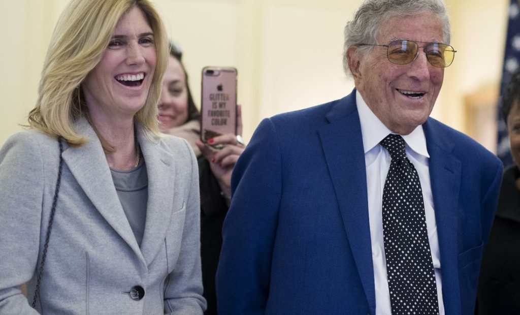 Tony Bennett conoció a su esposa Susan cuando su suegra estaba embarazada de ella thumbnail