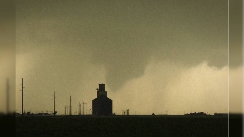 Tornado arrasa ciudad Perryton, Texas thumbnail