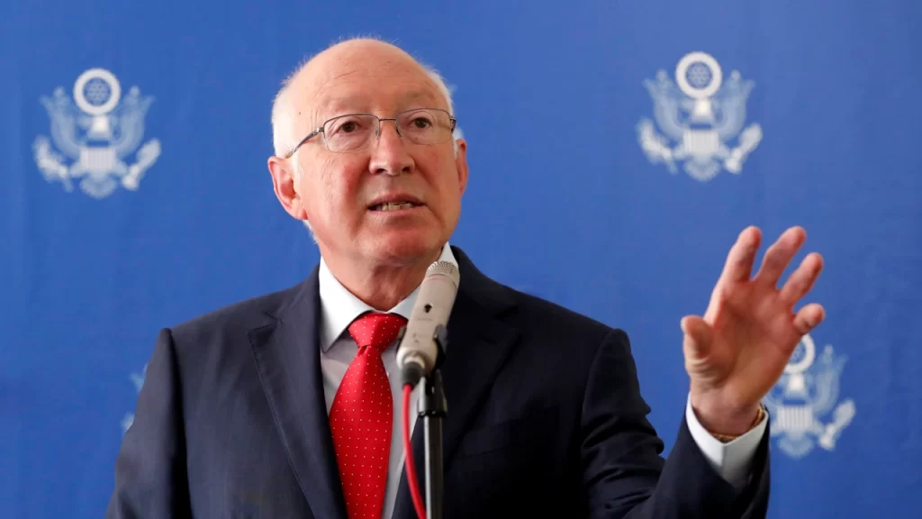 ‘Criminales no tienen donde esconderse’, dice Ken Salazar al resaltar cooperación EU-México thumbnail