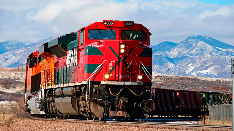 Acuerdan INM y Ferromex acciones para sistema ferroviario y que personas migrantes no arriesguen su vida thumbnail
