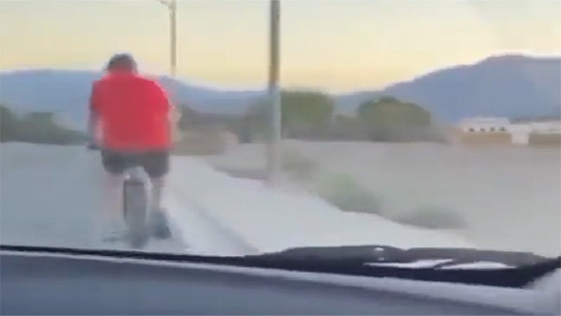 Adolescentes atropellan a ciclista en Las Vegas y lo graban por diversión thumbnail