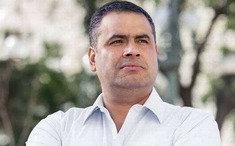 Apoya Alfredo Lozoya política de Maru Campos de retener los libros de texto gratuitos thumbnail