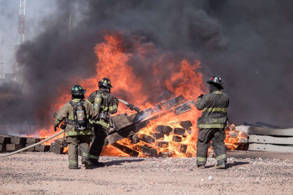 Cumplen Bomberos 100 años sirviendo a los chihuahuenses thumbnail