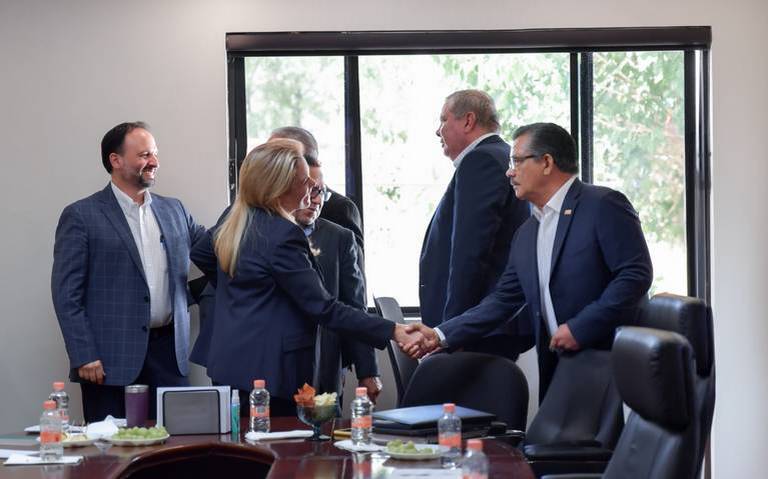 Sostiene reunión Maru Campos con secciones 8, 42 y el CEN de la SNTE sobre libros de texto thumbnail