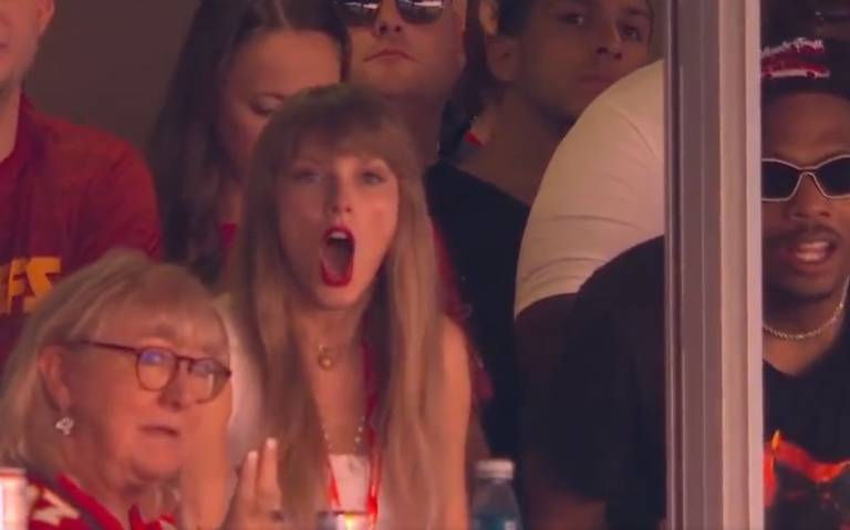Taylor Swift, en su era roja así festejó la anotación de Travis Kelce en el partido de Kansas City thumbnail