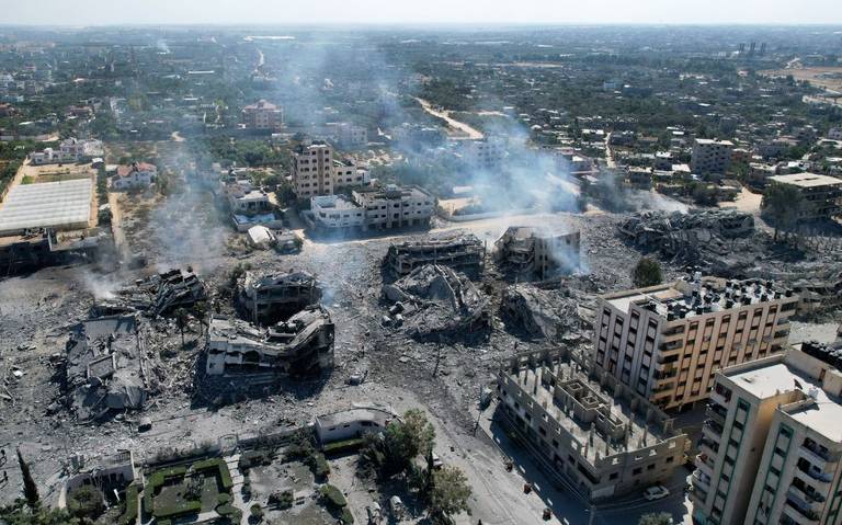 Familia del jefe de redacción de Al Jazeera en Gaza muere en bombardeo israelí thumbnail