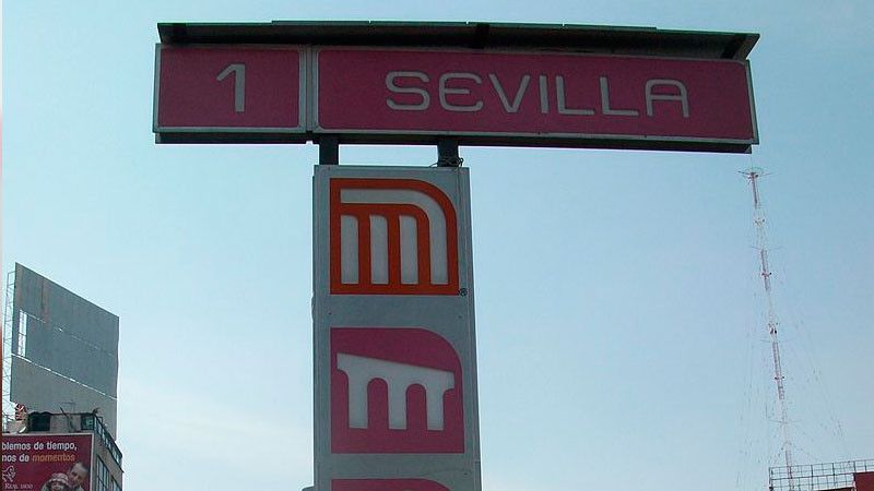 Policías auxilian a mujer embarazada en estación Sevilla del Metro de la CDMX; presentaba preeclampsia thumbnail