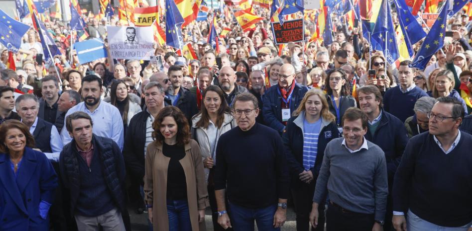 Cientos de miles de españoles contra el perdón a independentistas catalanes thumbnail