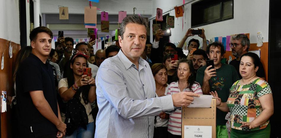 Massa, “optimista” tras votar en las elecciones más decisivas en Argentina thumbnail