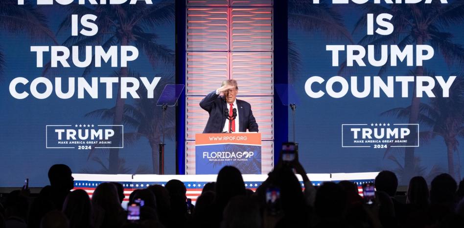Trump supera a Biden en las encuestas de estados clave a un año de las elecciones thumbnail