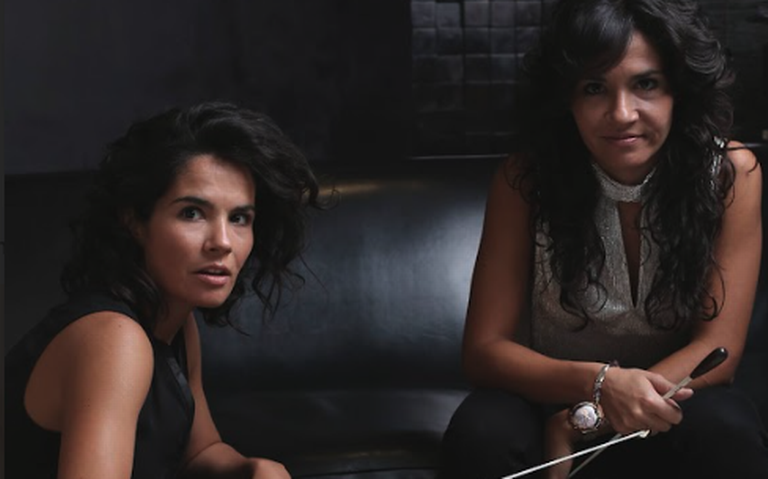 Josefa y Esperanza De Velasco toman la batuta de la tradición musical en su familia thumbnail