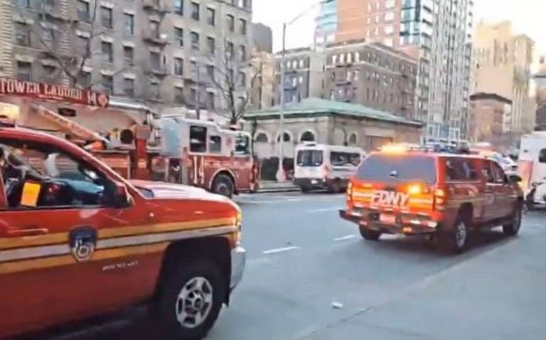Dos trenes chocan y se descarrilan en el metro de NY, reportan 24 heridos thumbnail