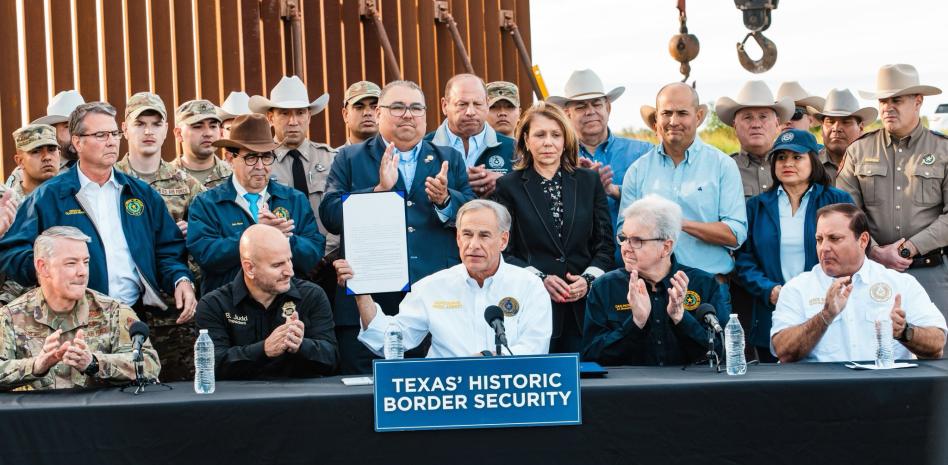 El Gobierno estadounidense demanda a Texas por sus nuevas leyes migratorias thumbnail