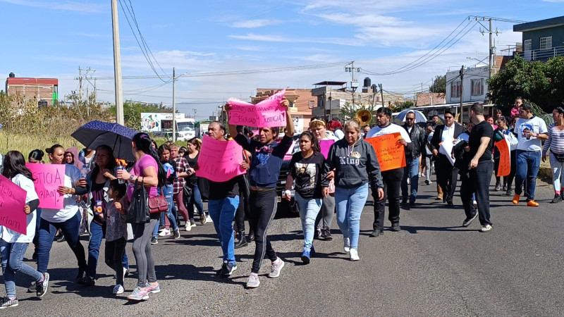 Familiares y amigos dan el último adiós a Miriam Ríos, comisionada de MC en Michoacán thumbnail