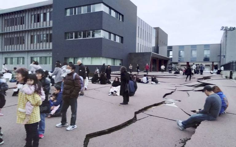 Sube a 62 el saldo de muertos por terremoto en Japón thumbnail