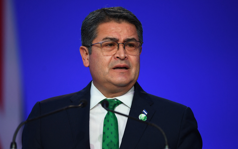 Expresidente de Honduras protegía al narco, acusa fiscalía durante juicio en Nueva York thumbnail