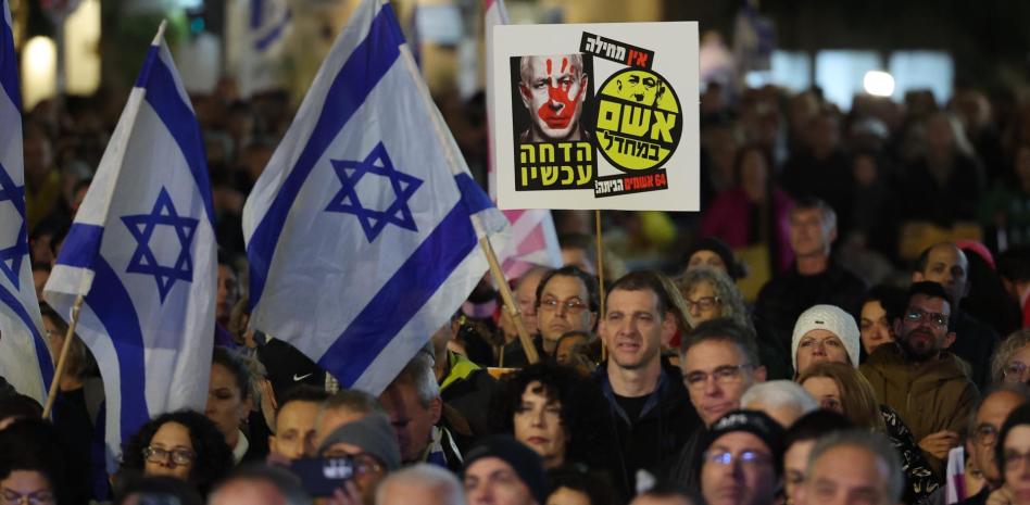 Miles exigen la dimisión de Netanyahu y el retorno de rehenes tráigalos a casa thumbnail