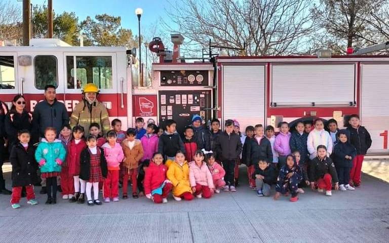 Preescolar es apoyado por Bomberos con pláticas a menores thumbnail