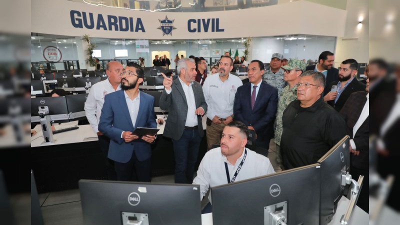 Se moderniza inteligencia policial en Michoacán; entrega Bedolla equipo tecnológico thumbnail