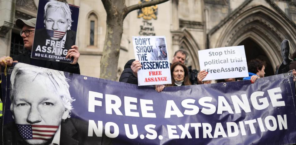 Londres frena provisionalmente extradición de Assange a EU y pide garantías de que no será ejecutado thumbnail