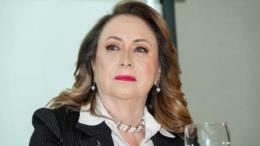 Yasmín Esquivel-UNAM thumbnail