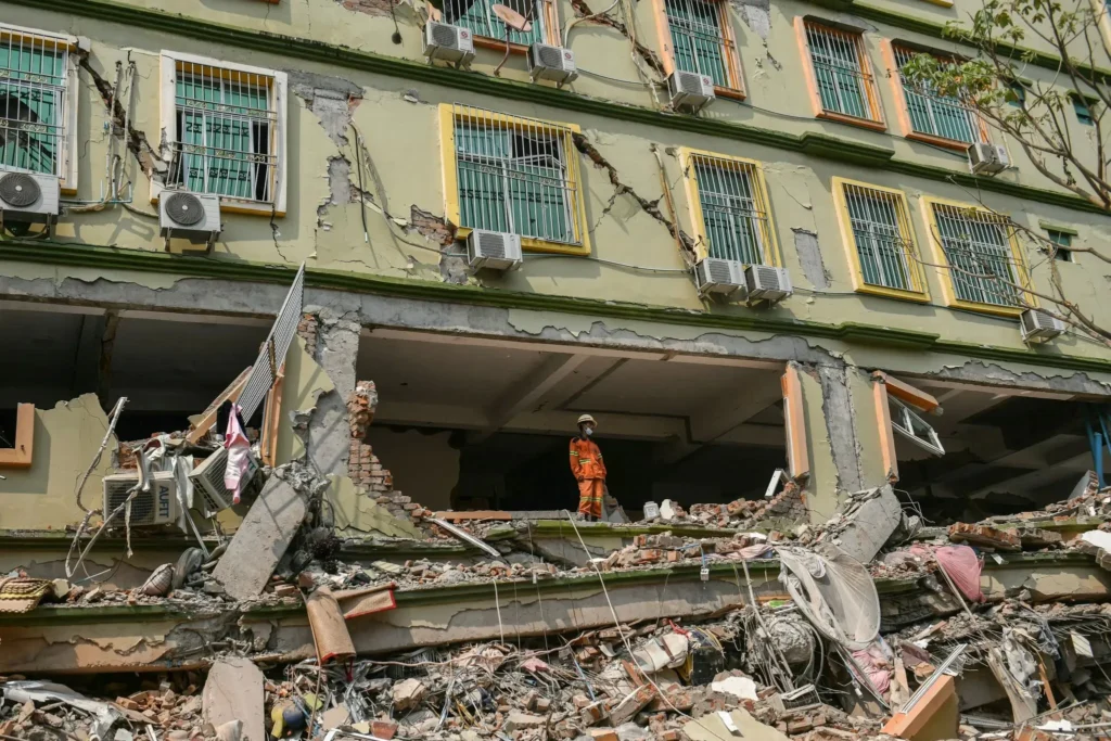 29int-myanmar-quake-ledeall-01-cjvp-superjumbo-k0Q71LpB3 thumbnail